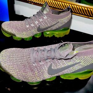 Nike Vapor Max Flyknit Gray & Volt Green. Used great condition.Men US size 10.5